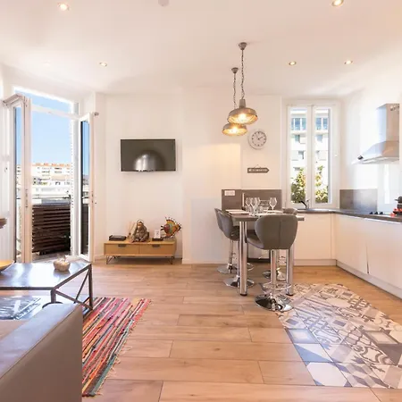 Downtown Walk To Beaches And Croisette Appartement