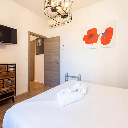 Downtown Walk To Beaches And Croisette Apartamento Cannes